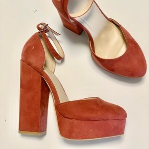 Wild Divas Dust Pink Chunky Heels size 9